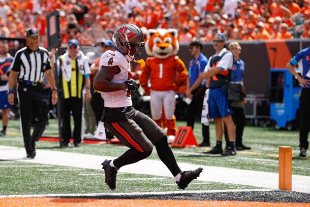 CINCINNATI, OH - SEPTEMBER 13: Tampa Bay Buccaneers running back Bucky Irving (7) carries the ball for a touchdown during the game between the Tampa Bay Buccaneers and the Cincinnati Bengals at Paycor Stadium on September 13, 2026 in Cincinnati, OH. (Photo by Ian Johnson Icon Sportswire) NFL, American Football Herren, USA SEP 13 Buccaneers at Bengals EDITORIAL USE ONLY Icon260913006
