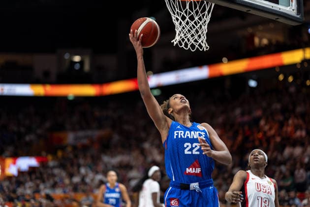 Marieme Badiane of France, 22, making a layup; GER, USA vs. France, Basketball, 2026 FIBA Women’s World Cup, Final, September 13, 2026; GER, USA vs. France, Basketball, 2026 FIBA Women’s World Cup, Final, September 13, 2026, Berlin Copyright: xEibner-Pressefoto MaxxVincenx EP_MVN