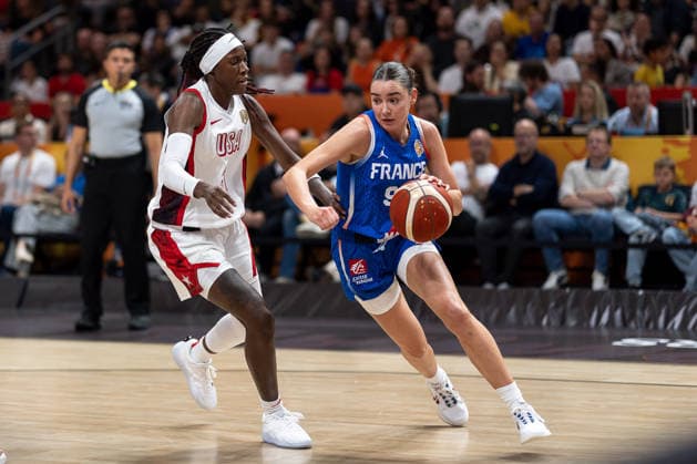 Pauline Astier (France), 98 in dribbling, vs. Rhyne Howard (USA), 06, GER, USA vs. France, basketball, 2026 FIBA Women’s World Cup, Final, September 13, 2026, GER, USA vs. France, basketball, 2026 FIBA Women’s World Cup, Final, September 13, 2026, Berlin Copyright: xEibner-Pressefoto MaxxVincenx EP_MVN