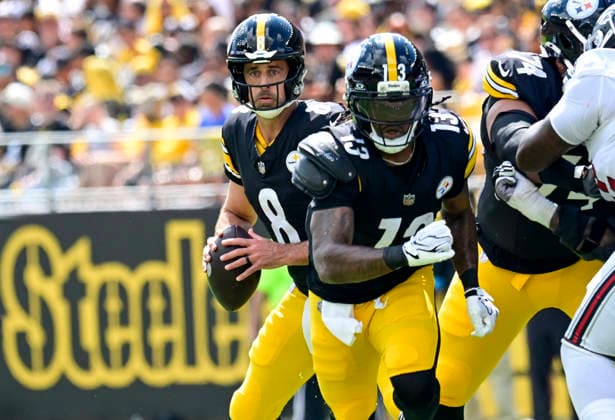 Pittsburgh Steelers quarterback Aaron Rodgers (8) rolls out to the right in the first quarter against the Atlanta Falcons at Acrisure Stadium on Sunday, Sept. 13, 2026 in Pittsburgh.  PIT2026091303 ARCHIExCARPENTER