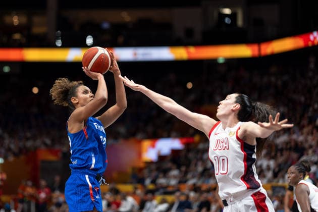 Marieme Badiane (France), 22, taking a shot; Breanna Stewart (USA), 10, GER, USA vs. France, Basketball, 2026 FIBA Women s World Cup, Final, September 13, 2026, Germany, USA vs. France, Basketball, 2026 FIBA Women s World Cup, Final, September 13, 2026, Berlin Copyright: xEibner-Pressefoto MaxxVincenx EP_MVN