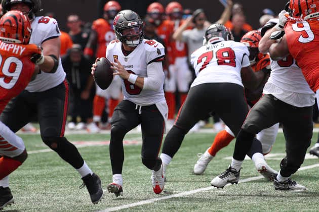 Sep 13, 2026; Cincinnati, OH, USA; Tampa Bay Buccaneers QB Baker Mayfield looks to throw during WEEK 1 of the NFL, American Football Herren, USA regular season between the Cincinnati Bengals and the Tampa Bay Buccaneers at Paycor Stadium. Mandatory Credit: -Cal Media Cincinnati USA - ZUMAc04_ 20260913_zma_c04_101 Copyright: xKevinxSchultzx