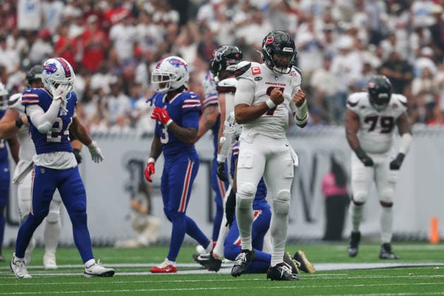 HOUSTON, TX - SEPTEMBER 13: Quarterback C.J. Stroud 7 of the Houston Texans pumps his fist after scrambling for a first down during the NFL, American Football Herren, USA game between the Houston Texans and the Buffalo Bills on September 13, 2026, at Reliant Stadium in Houston, TX.(Photo by David Buono Icon Sportswire) NFL: SEP 13 Bills at Texans EDITORIAL USE ONLY Icon260913013