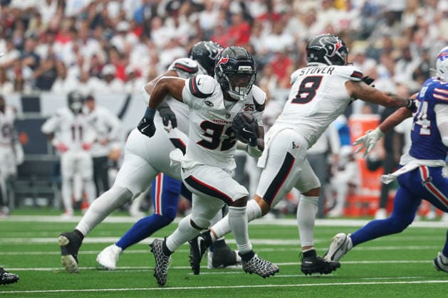HOUSTON, TX - SEPTEMBER 13: Running back David Montgomery 32 of the Houston Texans runs for his second touchdown during the NFL, American Football Herren, USA game between the Houston Texans and the Buffalo Bills on September 13, 2026, at Reliant Stadium in Houston, TX.(Photo by David Buono Icon Sportswire) NFL: SEP 13 Bills at Texans EDITORIAL USE ONLY Icon260913016