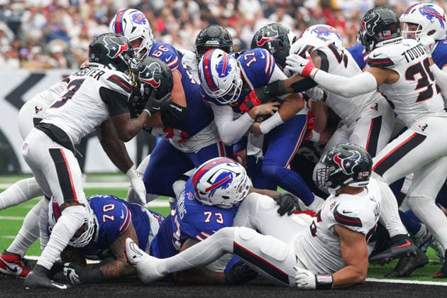 HOUSTON, TX - SEPTEMBER 13: Quarterback Josh Allen 17 of the Buffalo Bills scores a touchdown on a quarterback sneak during the NFL, American Football Herren, USA game between the Houston Texans and the Buffalo Bills on September 13, 2026, at Reliant Stadium in Houston, TX.(Photo by David Buono Icon Sportswire) NFL: SEP 13 Bills at Texans EDITORIAL USE ONLY Icon260913019