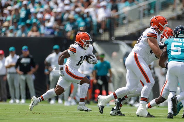 JACKSONVILLE, FL - SEPTEMBER 13: Quinshon Judkins 10 of the Cleveland Browns runs with the ball during the game between the Jacksonville Jaguars and the Cleveland Browns on September 13, 2026 at EverBank Stadium in Jacksonville, Fl. (Photo by David Rosenblum Icon Sportswire) NFL, American Football Herren, USA SEP 13 Browns at Jaguars EDITORIAL USE ONLY Icon260913264715
