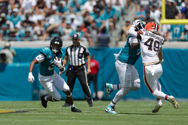 JACKSONVILLE, FL - SEPTEMBER 13: Jakobi Meyers 3 of the Jacksonville Jaguars runs with the ball after a catch during the game between the Jacksonville Jaguars and the Cleveland Browns on September 13, 2026 at EverBank Stadium in Jacksonville, Fl. (Photo by David Rosenblum Icon Sportswire) NFL, American Football Herren, USA SEP 13 Browns at Jaguars EDITORIAL USE ONLY Icon260913264747