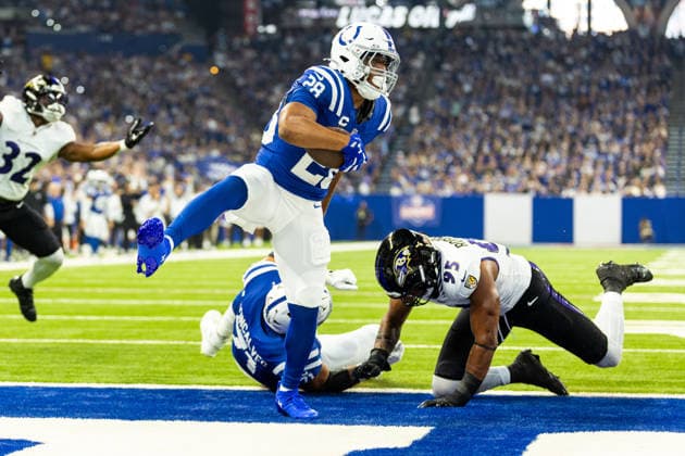Sep 13, 2026; Indianapolis, IN, USA; Indianapolis Colts running back Jonathan Taylor (28) runs with the ball for a touchdown during NFL, American Football Herren, USA game action against the Baltimore Ravens at Lucas Oil Stadium. Mandatory Credit: -Cal Media NFL 2026: Ravens Vs Colts SEP 13  - ZUMAc04_ 20260913_zma_c04_126 Copyright: xJohnxMersitsx