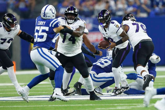 INDIANAPOLIS, IN - SEPTEMBER 13: Baltimore Ravens quarterback Lamar Jackson (8) avoids the sack in the first quarter of play during a NFL, American Football Herren, USA game between the Baltimore Ravens and the Indianapolis Colts on September 13, 2026 at Lucas Oil Stadium in Indianapolis, IN. (Photo by Jeffrey Brown Icon Sportswire) NFL: SEP 13 Ravens at Colts EDITORIAL USE ONLY Icon091326013