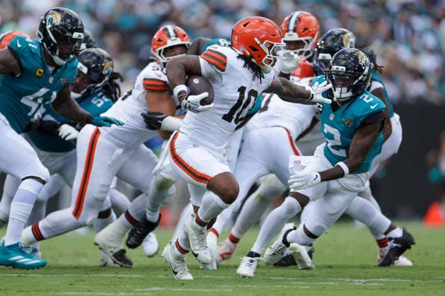 JACKSONVILLE, FL - SEPTEMBER 13: Quinshon Judkins 10 of the Cleveland Browns runs with the ball during the game between the Jacksonville Jaguars and the Cleveland Browns on September 13, 2026 at EverBank Stadium in Jacksonville, Fl. (Photo by David Rosenblum Icon Sportswire) NFL, American Football Herren, USA SEP 13 Browns at Jaguars EDITORIAL USE ONLY Icon260913264912