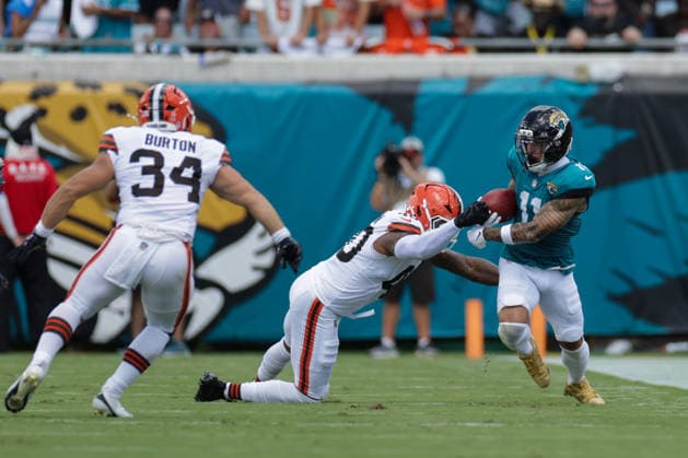 JACKSONVILLE, FL - SEPTEMBER 13: Parker Washington 11 of the Jacksonville Jaguars returns a punt during the game between the Jacksonville Jaguars and the Cleveland Browns on September 13, 2026 at EverBank Stadium in Jacksonville, Fl. (Photo by David Rosenblum Icon Sportswire) NFL, American Football Herren, USA SEP 13 Browns at Jaguars EDITORIAL USE ONLY Icon260913264954