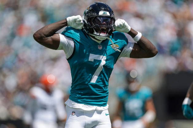 JACKSONVILLE, FL - SEPTEMBER 13: Brian Thomas Jr. 7 of the Jacksonville Jaguars reacts after a play during the game between the Jacksonville Jaguars and the Cleveland Browns on September 13, 2026 at EverBank Stadium in Jacksonville, Fl. (Photo by David Rosenblum Icon Sportswire) NFL, American Football Herren, USA SEP 13 Browns at Jaguars EDITORIAL USE ONLY Icon260913265099