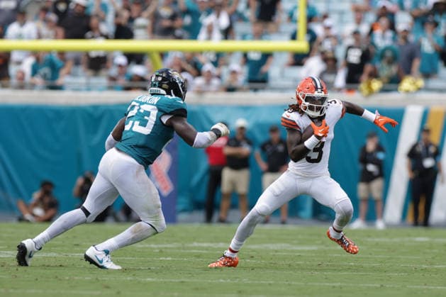 JACKSONVILLE, FL - SEPTEMBER 13: Jerry Jeudy 3 of the Cleveland Browns runs with the ball after a catch during the game between the Jacksonville Jaguars and the Cleveland Browns on September 13, 2026 at EverBank Stadium in Jacksonville, Fl. (Photo by David Rosenblum Icon Sportswire) NFL, American Football Herren, USA SEP 13 Browns at Jaguars EDITORIAL USE ONLY Icon260913265839