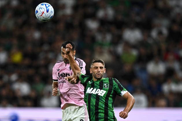 Mg Reggio Emilia 13 09 2026 - campionato di calcio serie A Sassuolo-Juventus foto Matteo Gribaudi Image nella foto: Zeki Celik-Domenico Berardi 
