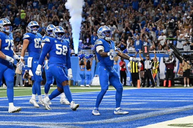 DETROIT, MI - SEPTEMBER 13: Detroit Lions running back Jahmyr Gibbs (0) celebrates a touchdown run during the Detroit Lions versus New Orleans Saints game on Sunday September 13, 2026 at Ford Field in Detroit, MI. (Photo by Steven King Icon Sportswire) NFL, American Football Herren, USA SEP 13 Saints at Lions EDITORIAL USE ONLY Icon2582026091300585