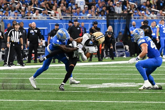 DETROIT, MI - SEPTEMBER 13: New Orleans Saints wide receiver Chris Olave (12) makes a tough catch during the Detroit Lions versus New Orleans Saints game on Sunday September 13, 2026 at Ford Field in Detroit, MI. (Photo by Steven King Icon Sportswire) NFL, American Football Herren, USA SEP 13 Saints at Lions EDITORIAL USE ONLY Icon2582026091300623