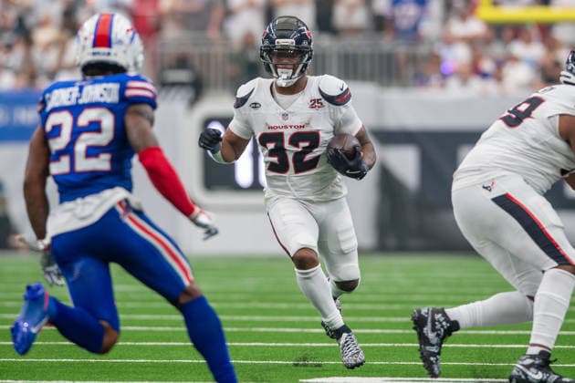 September 13, 2026: Houston Texans running back David Montgomery (32) carries the ball during a game between the Buffalo Bills and the Houston Texans in Houston, TX. .. CSM - ZUMAc04_ 20260913_zma_c04_056 Copyright: xTraskxSmithx