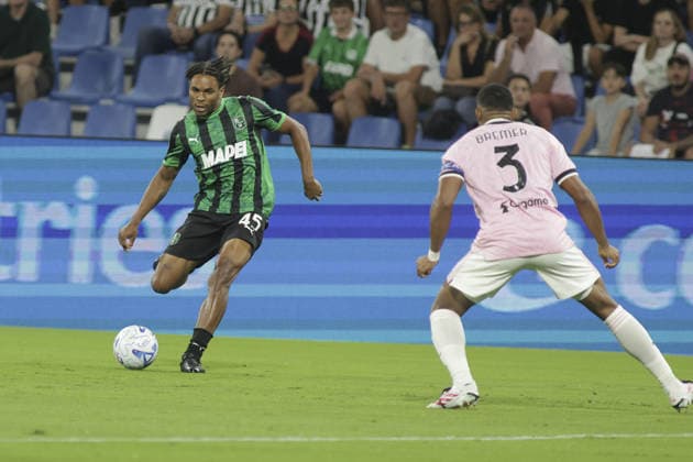 IPA88493390 - Armand Lauriente of US Sassuolo plays the ball during the US Sassuolo vs. Juventus FC game, the 4th match of the 2026-27 Enilive Serie A season at Mapei Stadium – Città del Tricolore in Reggio nell Emilia (RE), Italy, on September 13, 2026.  Copyright: xDavidexCasentini IPAxSportx xx IPA88493390