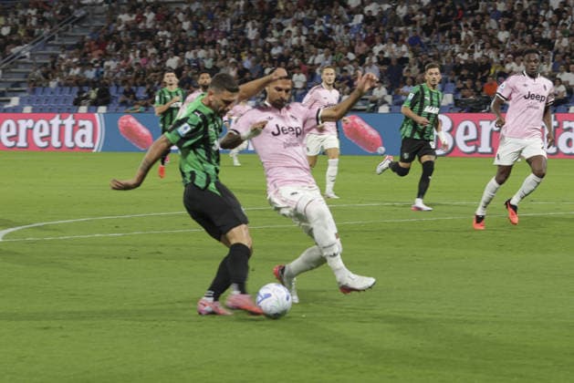 IPA88493397 - Domenico Berardi of US Sassuolo battles for the ball with Zeki Celik of Juventus FC during the US Sassuolo vs. Juventus FC match, the 4th match of the 2026-27 Enilive Serie A season at Mapei Stadium – Città del Tricolore in Reggio nell Emilia (RE), Italy, on September 13, 2026.  Copyright: xDavidexCasentini IPAxSportx xx IPA88493397