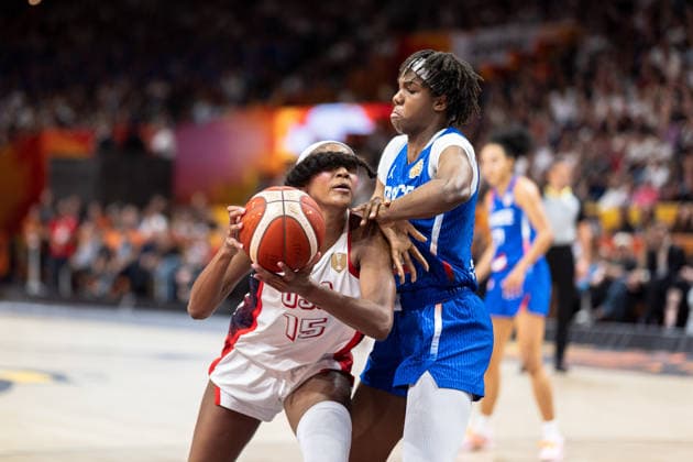 Angel Reese (USA), 15, dribbling against Dominique Malonga (France), 14, with a ponytail in her face, eyes covered, GER, USA vs. France, basketball, 2026 FIBA Women’s World Cup, Final, September 13, 2026, Germany, USA vs. France, basketball, 2026 FIBA Women’s World Cup, Final, September 13, 2026, Berlin Copyright: xEibner-Pressefoto MaxxVincenx EP_MVN