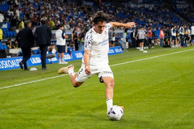 Jon Aramburu of Real Sociedad seen during LaLiga EA Sports 26 27 game between teams of Real Sociedad and Atletico de Madrid (Mickael Ducint Ball Raw Images) San Sebastian Estadio Anoeta Spain Copyright: xMickaelxDucintx mickaelducint_RealSociedad_AtleticoDeMadrid537