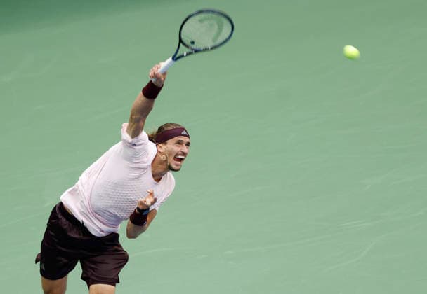 Alexander Zverev of Germany serves to Ben Shelton in the second set of the Men s Finals match in Arthur Ashe Stadium at the 2026 US Open Tennis Championship at the USTA Billie Jean King National Tennis Center in New York City on Sunday, September 13, 2026.  NYP20260913819 JOHNxANGELILLO