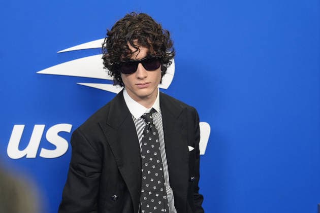 Singer Shane Michael Boose, known artistically as Sombr, poses on the blue carpet at the US Open final match between Alexander Zverev of Germany and Ben Shelton of the United States at Arthur Ashe Stadium in Flushing Meadows, New York, USA, 13 September 2026. US Open: Men s Final – Alexander Zverev vs. Ben Shelton !ACHTUNG: NUR REDAKTIONELLE NUTZUNG!  Copyright: xOctavioxGuzmánx AME7059 20260913-55021391298_1