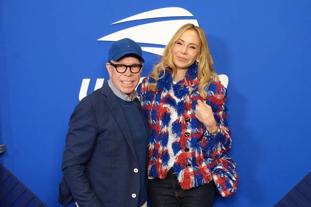 Designer Tommy Hilfiger (L) and his wife Dee Ocleppo pose on the blue carpet at the US Open final match between Alexander Zverev of Germany and Ben Shelton of the United States at Arthur Ashe Stadium in Flushing Meadows, New York, USA, 13 September 2026. US Open: Men s Final – Alexander Zverev vs. Ben Shelton !ACHTUNG: NUR REDAKTIONELLE NUTZUNG!  Copyright: xOctavioxGuzmánx AME7062 20260913-55021391310_1
