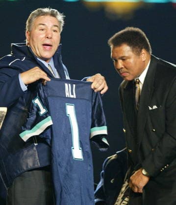 October 20, 2002, Toronto, On, Canada: Former Canadian boxing champ George Chuvalo presents Muhammad Ali a Toronto Argonauts jersey at a Parkinson s Disease fundraiser during half time of the Toronto Argonauts vs Ottawa Renegades CFL matchup in Toronto on Sunday Oct. 20, 2002. GEORGE CHUVALO, MUHAMAD ALI  - ZUMAc35_ 20021020_zaf_c35_001 Copyright: xFrankxGunnx