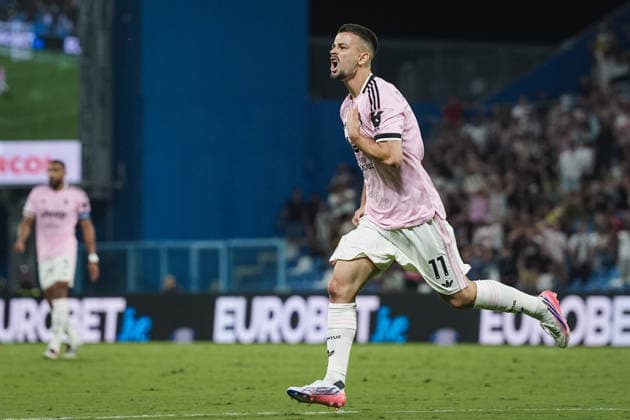Juventus™s Edon Zhegrova celebrates after scoring the 1-1 goal for his team during the Serie A soccer match between Sassuolo and Juventus at the Mapei Stadium in Reggio Emilia, north Italy - Sunday, September 13, 2026 -  Copyright: xMassimoxPaolone LaPressex