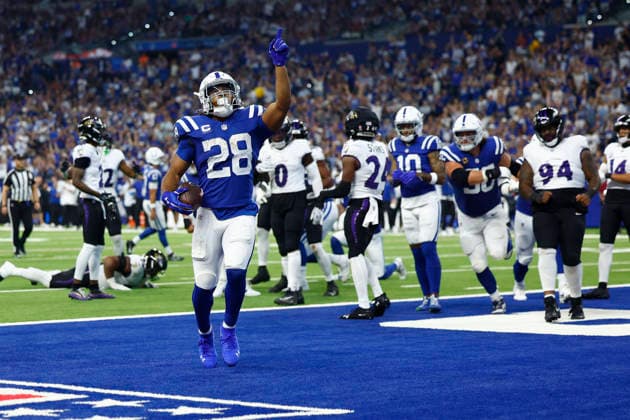 INDIANAPOLIS, IN - SEPTEMBER 13: Indianapolis Colts running back Jonathan Taylor (28) celebrates his touchdown in the first half of play during a NFL, American Football Herren, USA game between the Baltimore Ravens and the Indianapolis Colts on September 13, 2026 at Lucas Oil Stadium in Indianapolis, IN. (Photo by Jeffrey Brown Icon Sportswire) NFL: SEP 13 Ravens at Colts EDITORIAL USE ONLY Icon091326033