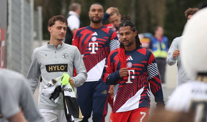 September 13, 2026, Soccer, Men s, Bundesliga 1, 2026–2027 Season, SV 07 Elversberg vs. FC Bayern Munich, Maurice Krattenmacher (SV 07 Elversberg) and Serge Gnabry (FC Bayern Munich), Elversberg Ursapharm Arena an der Kaiserlinde, Saarland, Germany Copyright: xFabianxKleerx