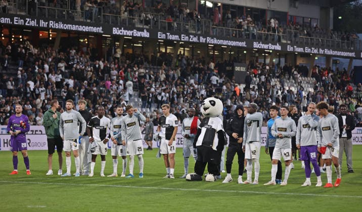 September 13, 2026, Soccer, Men s, Bundesliga 1, 2026–2027 Season, SV 07 Elversberg vs. FC Bayern Munich; The SV 07 Elversberg team thanks the fans after the game at the Elversberg Ursapharm Arena at the Kaiserlinde, Saarland, Germany Copyright: xFabianxKleerx