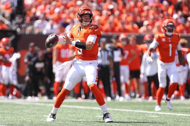CINCINNATI, OH - SEPTEMBER 13: Cincinnati Bengals quarterback Joe Burrow (9) passes the ball during the game between the Tampa Bay Buccaneers and the Cincinnati Bengals at Paycor Stadium on September 13, 2026 in Cincinnati, OH. (Photo by Ian Johnson Icon Sportswire) NFL, American Football Herren, USA SEP 13 Buccaneers at Bengals EDITORIAL USE ONLY Icon260913016