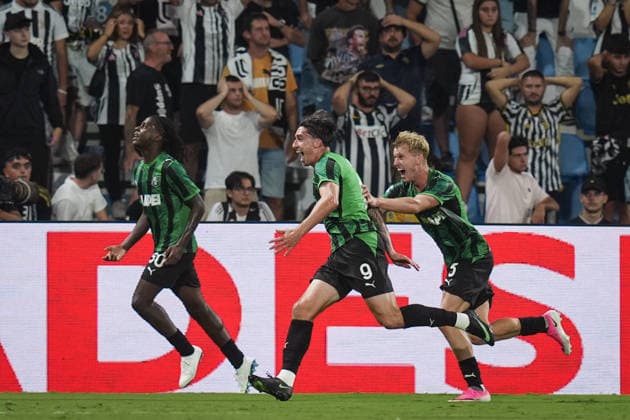 Sassuolo™s Kieron Bowie celebrates after scoring the 2-1 goal for his team during the Serie A soccer match between Sassuolo and Juventus at the Mapei Stadium in Reggio Emilia, north Italy - Sunday, September 13, 2026 -  Copyright: xMassimoxPaolone LaPressex