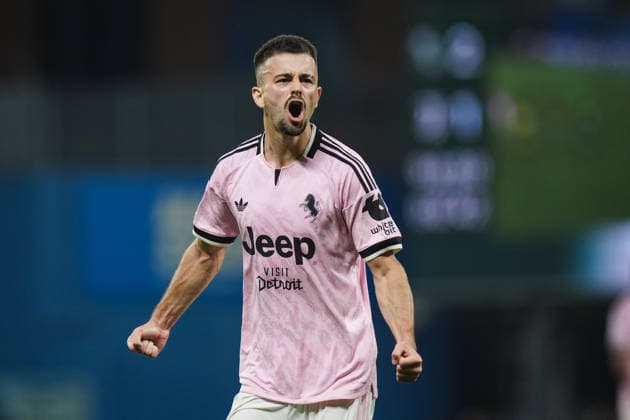 Juventus™s Edon Zhegrova celebrates after scoring the 2-2 goal for his team during the Serie A soccer match between Sassuolo and Juventus at the Mapei Stadium in Reggio Emilia, north Italy - Sunday, September 13, 2026 -  Copyright: xMassimoxPaolone LaPressex