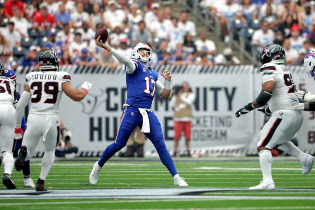 September 13, 2026, Houston, Texas, U.S: Buffalo Bills quarterback Josh Allen (17) passes downfield during the second quarter of the NFL, American Football Herren, USA regular season game between the Houston Texans and the Buffalo Bills at Reliant Stadium in Houston, TX on September 13, 2026. NFL 2026 - Buffalo Bills Vs Houston Texans  - ZUMAw137 20260913_aap_w137_058 Copyright: xErikxWilliamsx