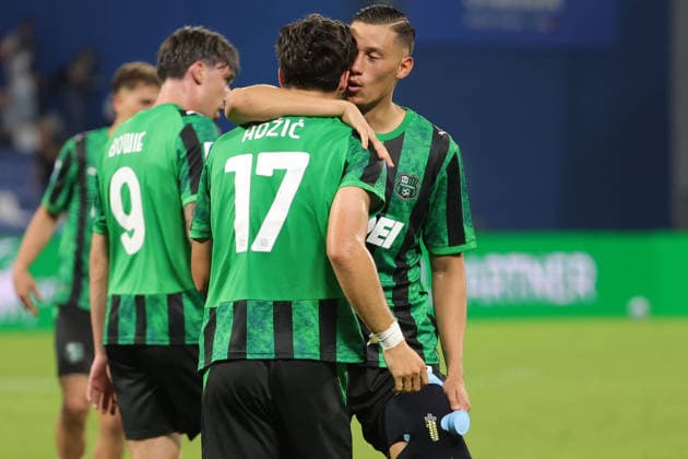 IPA88497513 - Vasilije Adzic of US Sassuolo celebrates after scoring the goal that made the score 3-2 during the Italian Serie A soccer match between US Sassuolo and Juventus FC at Mapei Stadium on September 13, 2026, in Reggio Emilia, RE.  Copyright: xEmanuelexPennacchio IPAxSportx xx IPA88497513