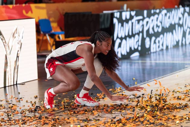 Angel Reese (USA), 15, picks up confetti; GER, USA vs. France, basketball, 2026 FIBA Women s World Cup, Final, September 13, 2026; GER, USA vs. France, basketball, 2026 FIBA Women s World Cup, Final, September 13, 2026, Berlin Copyright: xEibner-Pressefoto MaxxVincenx EP_MVN