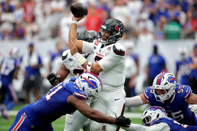 September 13, 2026, Houston, Texas, U.S: Houston Texans quarterback C.J. Stroud (7) is tackled by Buffalo Bills defensive tackle Ed Oliver (91) during the fourth quarter of the NFL, American Football Herren, USA regular season game between the Houston Texans and the Buffalo Bills at Reliant Stadium in Houston, TX on September 13, 2026. NFL 2026 - Buffalo Bills Vs Houston Texans  - ZUMAw137 20260913_aap_w137_085 Copyright: xErikxWilliamsx