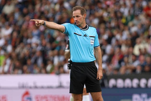 Referee Sascha Stegemann gestures during the Bundesliga 1 match between SV Elversberg and FC Bayern Munich at Ursapharm Arena on September 13, 2026, in Spiesen-Elversberg, Germany. Photo by Oliver Kaelke, DeFodi Images. Referee Sascha Stegemann gestures during the Bundesliga match between SV Elversberg and FC Bayern Munich at the Ursapharm Arena on September 13, 2026 in Spiesen-Elversberg, Germany. Photo by Oliver Kaelke, DeFodi Images. DFB and DFL regulations prohibit any use of photographs as image sequences and or quasi-video. Photo by Oliver Kaelke, DeFodi Images.