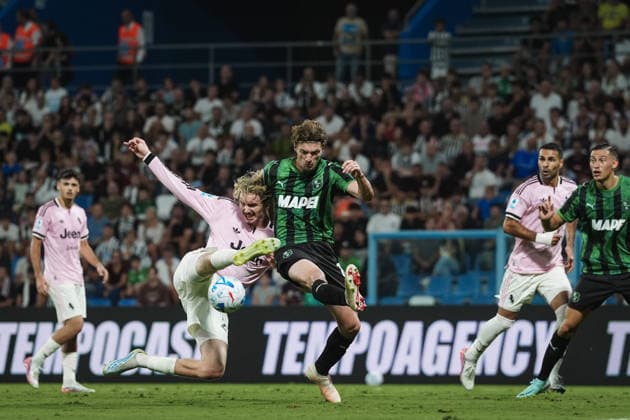 Juventus™s Nick Woltemade fights for the ball with Sassuolo™s Fedde Leysen during the Serie A soccer match between Sassuolo and Juventus at the Mapei Stadium in Reggio Emilia, north Italy - Sunday, September 13, 2026 -  Copyright: xMassimoxPaolone LaPressex