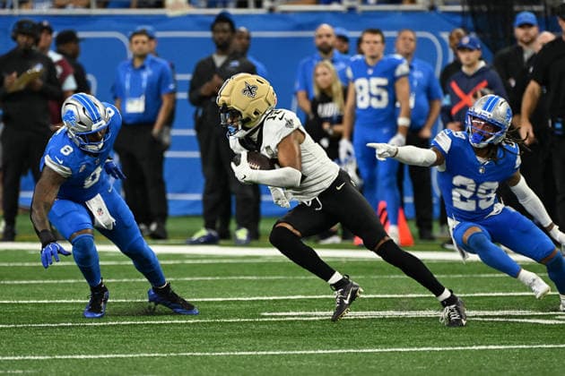 DETROIT, MI - SEPTEMBER 13: New Orleans Saints wide receiver Chris Olave (12) takes a wide pass and cuts upfield for a first down during the Detroit Lions versus New Orleans Saints game on Sunday September 13, 2026 at Ford Field in Detroit, MI. (Photo by Steven King Icon Sportswire) NFL, American Football Herren, USA SEP 13 Saints at Lions EDITORIAL USE ONLY Icon2582026091301588