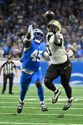 Sep 13, 2026; Detroit, MI, USA; New Orleans Saints tight end Juwan Johnson (83) unable ot make a catch at Ford Field. Mandatory Credit: -Cal Media NFL, American Football Herren, USA 2026: Saints Vs Lions SEP 13  - ZUMAc04_ 20260913_zma_c04_273 Copyright: xAllanxDranbergx