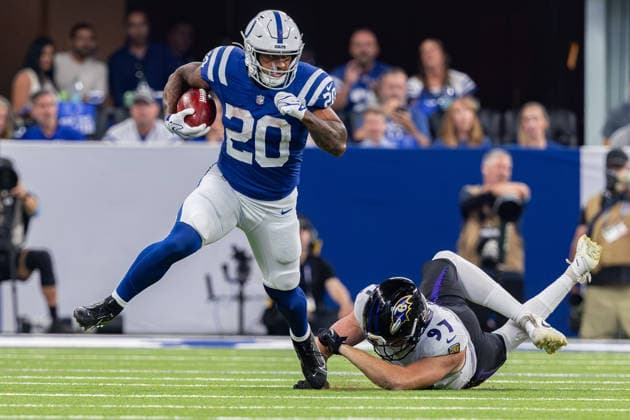 September 13, 2026, Indianapolis, Indiana, U.S: Indianapolis Colts running back Seth McGowan (20) carries the ball during the game between the Baltimore Ravens and the Indianapolis Colts at Lucas Oil Stadium, Indianapolis, Indiana. NFL, American Football Herren, USA 2026 Ravens 41-23 Colts  - ZUMAs304 20260913_zaf_s304_025 Copyright: xScottxStuartx