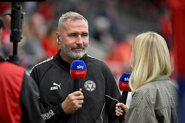 Before the game begins: SKY presenter and editor Alina Schrod in an interview; microphone; microphone logo; coach Tim Walter; Holstein Kiel; portrait of 1 FC Heidenheim 1846; FCH vs. Holstein Kiel KSV; September 13, 2026; DFL regulations prohibit any use of photogRAPHS AS IMAGE SEQUENCES AND OR QUASI-VIDEO 1 FC Heidenheim 1846 (FCH) vs. Holstein Kiel (KSV)