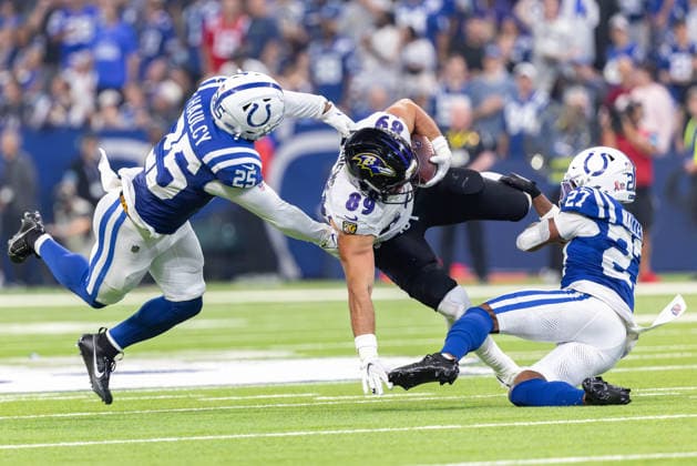 September 13, 2026, Indianapolis, Indiana, U.S: Baltimore Ravens tight end Mark Andrews (89) is upended by Indianapolis Colts defensive back Justin Walley (27) and Indianapolis Colts safety A.J. Haulcy (25) during the game between the Baltimore Ravens and the Indianapolis Colts at Lucas Oil Stadium, Indianapolis, Indiana. NFL, American Football Herren, USA 2026 Ravens 41-23 Colts  - ZUMAs304 20260913_zaf_s304_073 Copyright: xScottxStuartx