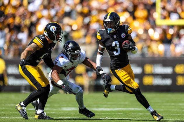 September 13, 2026, Pittsburgh, Pennsylvania, USA: Pittsburgh Steelers safety JAQUAN BRISKER (3) returns an interception during the NFL, American Football Herren, USA football game between the Pittsburgh Steelers and the Atlanta Falcons in Pittsburgh, Pennsylvania. NFL 2026: Falcons 13: 20 Steelers  - ZUMAg257 20260913_zsp_g257_009 Copyright: xBrentxGudenschwagerx