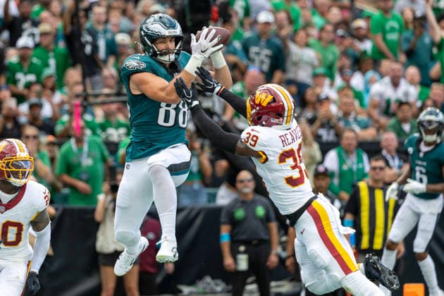 Philadelphia Eagles tight end Dallas Goedert (88) catches a touchdown pass in the end zone followed by Washington Commanders safety Jeremy Reaves (39) in the second quarter of NFL, American Football Herren, USA action at Lincoln Financial Field in Philadelphia, Pennsylvania on Sunday, September 13, 2026.  PHI20260913001 LAURENCExKESTERSON