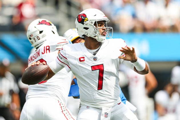 NFL, American Football Herren, USA - Los Angeles Chargers vs Arizona Cardinals Cardinals quarterback Jacoby Brissett throws a pass in the first half of an NFL game between the Los Angeles Chargers and Arizona Cardinals in Inglewood, California, USA, 13 September 2026. LOS ANGELES CALIFORNIA UNITED STATES  Copyright: xCHRISxTORRESx